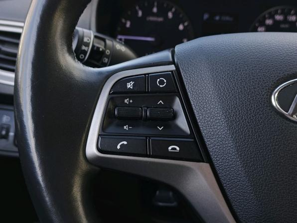 Hyundai Solaris II с пробегом 2019 года, цена 1 230 000 рублей, 182180 км, седан, Автокод Объявления