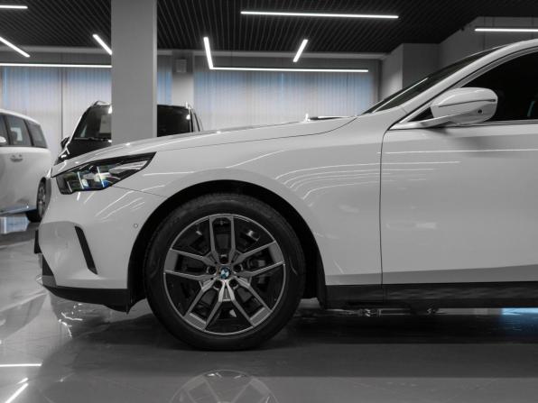 BMW 5 серии VIII (G60/G61/G68) с пробегом 2024 года, цена 7 500 000 рублей, 24000 км, седан, Автокод Объявления