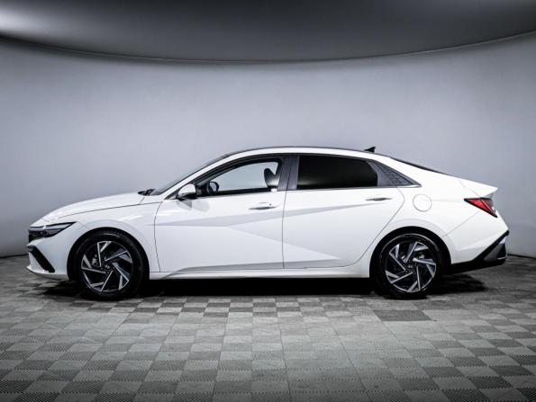 Hyundai Elantra VII (CN7) Рестайлинг с пробегом 2023 года, цена 2 110 000 рублей, 26653 км, седан, Автокод Объявления