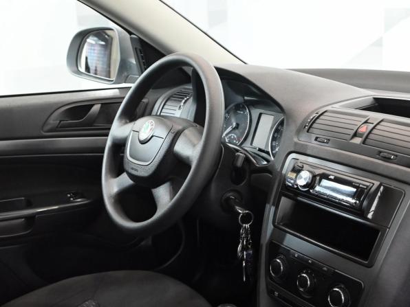 Skoda Octavia II (A5) Рестайлинг с пробегом 2012 года, цена 850 000 рублей, 212504 км, лифтбек, Автокод Объявления