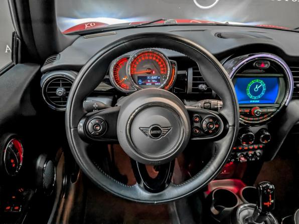 Mini Hatch III (F55/F56) Рестайлинг с пробегом 2020 года, цена 2 315 000 рублей, 51000 км, хэтчбек, Автокод Объявления
