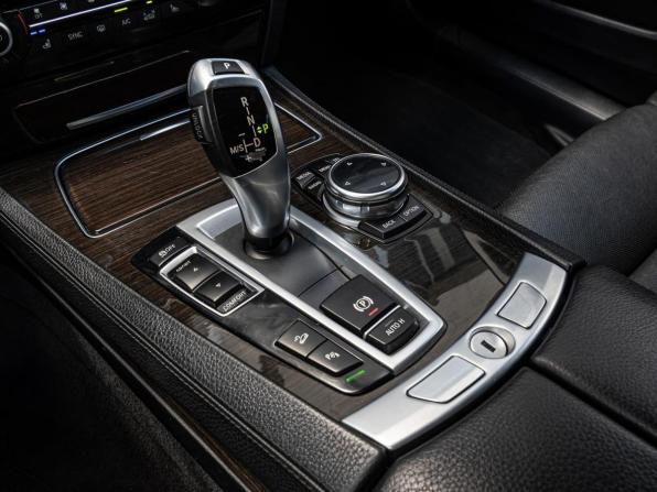 BMW 7 серии V (F01/F02/F04) Рестайлинг с пробегом 2015 года, цена 2 800 000 рублей, 236328 км, седан, Автокод Объявления