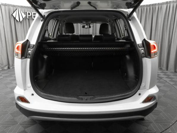 Toyota RAV4 IV (XA40) Рестайлинг с пробегом 2018 года, цена 2 850 000 рублей, 38000 км, внедорожник, Автокод Объявления
