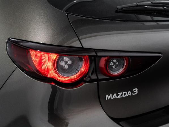 Mazda 3 IV (BP) с пробегом 2021 года, цена 1 550 000 рублей, 120535 км, хэтчбек, Автокод Объявления