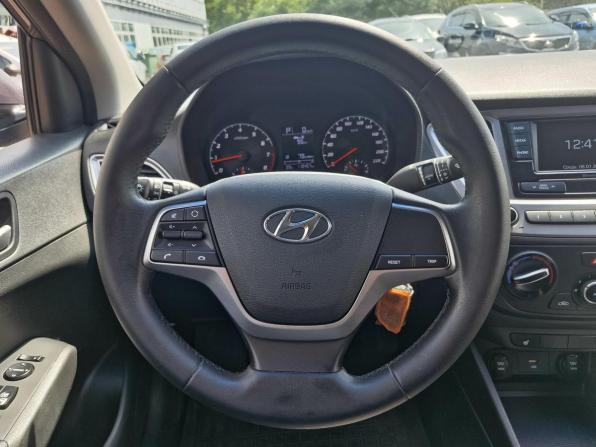 Hyundai Solaris II Рестайлинг с пробегом 2021 года, цена 1 579 000 рублей, 118456 км, седан, Автокод Объявления