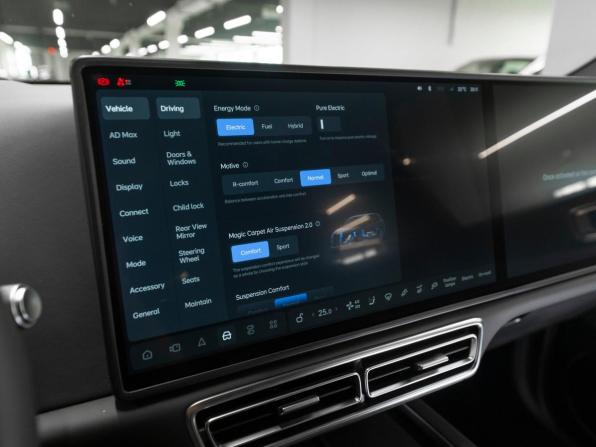 Li Auto (Lixiang) L7 I с пробегом 2023 года, цена 6 750 000 рублей, 5883 км, внедорожник, Автокод Объявления