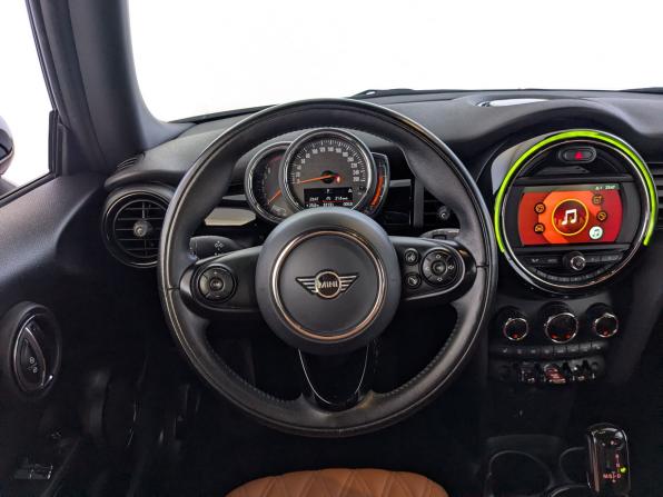 Mini Hatch III (F55/F56) Рестайлинг с пробегом 2021 года, цена 2 640 000 рублей, 57123 км, хэтчбек, Автокод Объявления