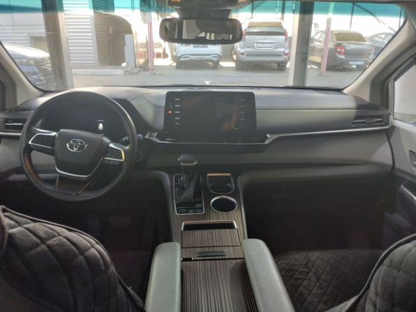 Toyota Sienna IV с пробегом 2022 года, цена 4 700 000 рублей, 129439 км, минивэн, Автокод Объявления