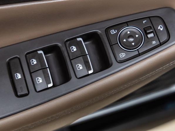 Hyundai Santa Fe IV Рестайлинг с пробегом 2022 года, цена 3 628 000 рублей, 96400 км, внедорожник, Автокод Объявления