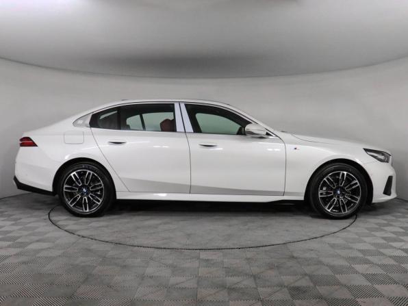 BMW 5 серии VIII (G60/G61/G68) с пробегом 2025 года, цена 6 599 000 рублей, 5800 км, седан, Автокод Объявления