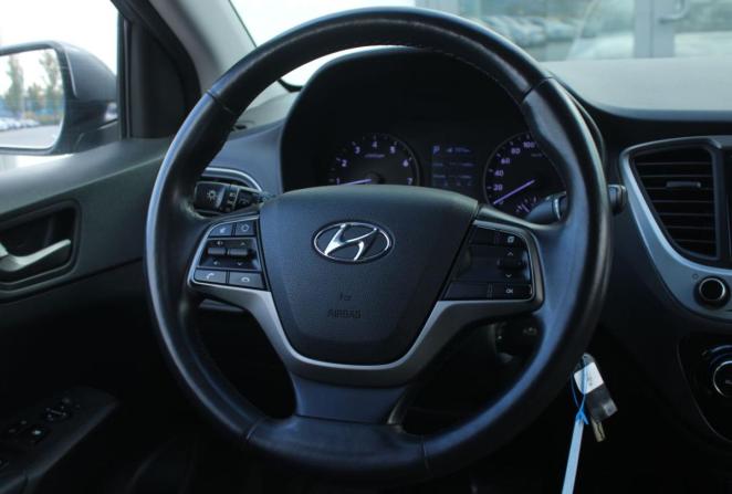 Hyundai Solaris I Рестайлинг с пробегом 2017 года, цена 1 350 000 рублей, 179184 км, седан, Автокод Объявления