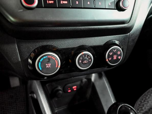 Kia Rio III Рестайлинг с пробегом 2017 года, цена 1 240 000 рублей, 104803 км, седан, Автокод Объявления