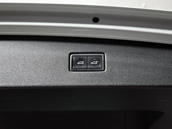 Volkswagen Tiguan II с пробегом 2018 года, цена 3 090 000 рублей, 89364 км, внедорожник, Автокод Объявления