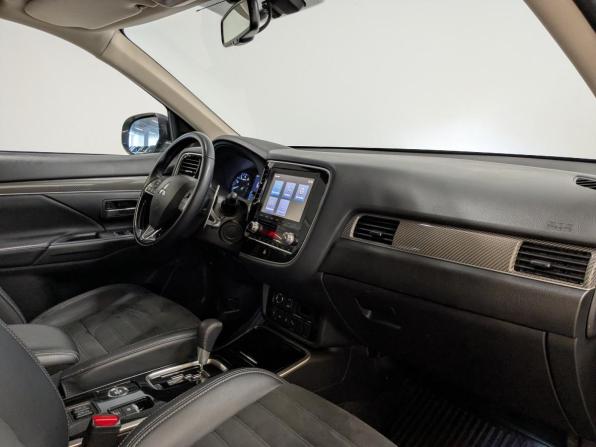 Mitsubishi Outlander III Рестайлинг 3 с пробегом 2022 года, цена 2 795 000 рублей, 65823 км, внедорожник, Автокод Объявления