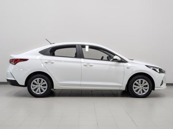 Hyundai Solaris II Рестайлинг с пробегом 2022 года, цена 1 620 000 рублей, 66122 км, седан, Автокод Объявления