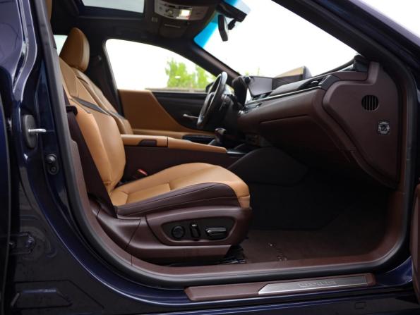 Lexus ES VII с пробегом 2021 года, цена 3 639 000 рублей, 132100 км, седан, Автокод Объявления