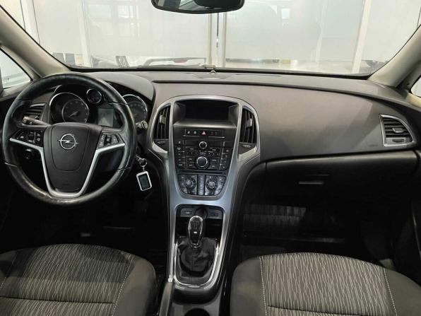 Opel Astra J Рестайлинг с пробегом 2014 года, цена 694 000 рублей, 231512 км, хэтчбек, Автокод Объявления