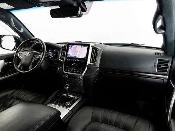Toyota Land Cruiser 200 Series Рестайлинг 2 с пробегом 2020 года, цена 10 700 000 рублей, 60873 км, внедорожник, Автокод Объявления