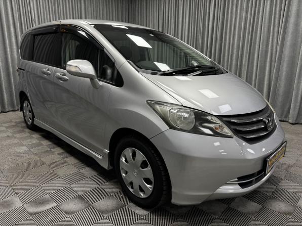 Honda Freed I с пробегом 2010 года, цена 1 085 000 рублей, 102558 км, компактвэн, Автокод Объявления