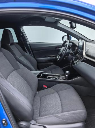 Toyota C-HR I с пробегом 2018 года, цена 2 210 000 рублей, 136000 км, внедорожник, Автокод Объявления