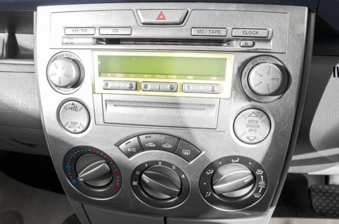 Mazda Demio II (DY) с пробегом 2002 года, цена 349 000 рублей, 300000 км, хэтчбек, Автокод Объявления