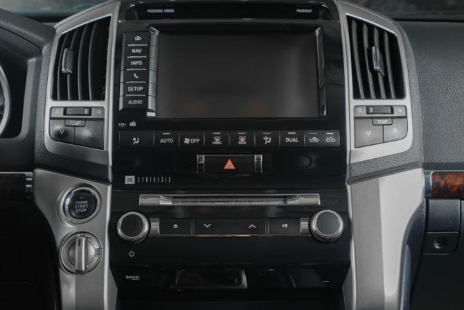 Toyota Land Cruiser 200 Series Рестайлинг 1 с пробегом 2013 года, цена 3 999 000 рублей, 330000 км, внедорожник, Автокод Объявления