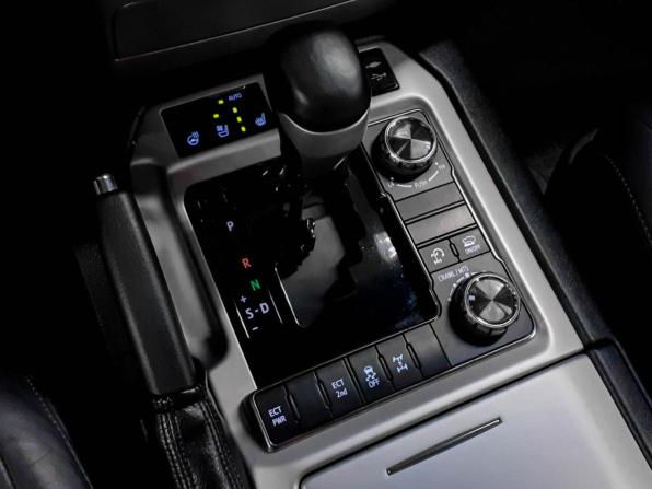 Toyota Land Cruiser 200 Series Рестайлинг 2 с пробегом 2015 года, цена 5 890 000 рублей, 121000 км, внедорожник, Автокод Объявления
