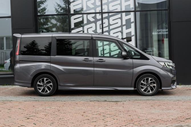 Honda Stepwgn V Рестайлинг с пробегом 2021 года, цена 2 939 000 рублей, 39277 км, минивэн, Автокод Объявления