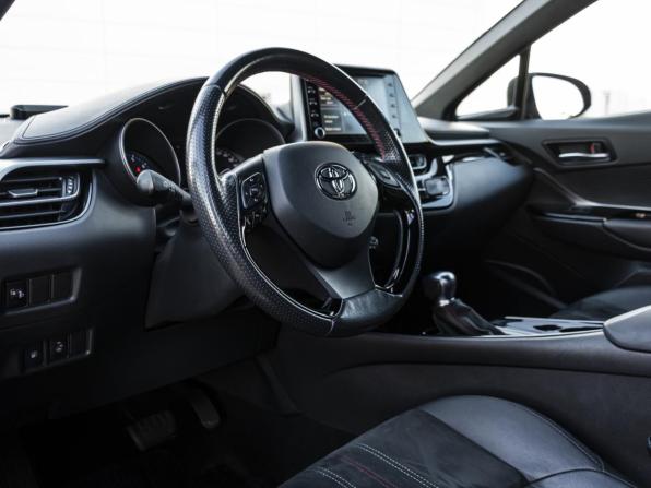 Toyota C-HR I Рестайлинг с пробегом 2022 года, цена 2 100 000 рублей, 140729 км, внедорожник, Автокод Объявления