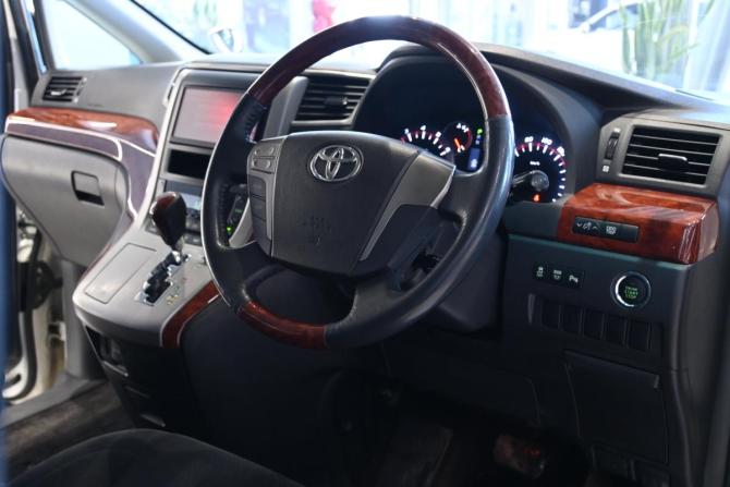 Toyota Vellfire I с пробегом 2010 года, цена 2 280 000 рублей, 150300 км, минивэн, Автокод Объявления
