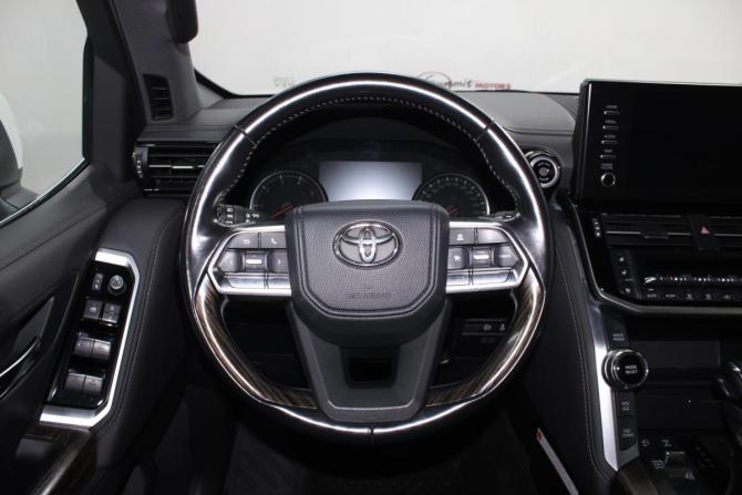 Toyota Land Cruiser 300 Series с пробегом 2021 года, цена 9 300 000 рублей, 146739 км, внедорожник, Автокод Объявления