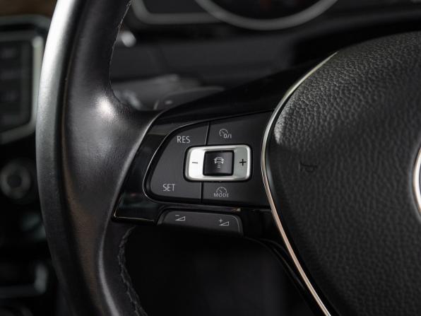 Volkswagen Passat B8 с пробегом 2015 года, цена 1 800 000 рублей, 50939 км, седан, Автокод Объявления
