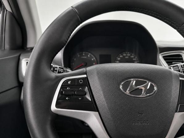 Hyundai Solaris II с пробегом 2019 года, цена 1 079 000 рублей, 140941 км, седан, Автокод Объявления