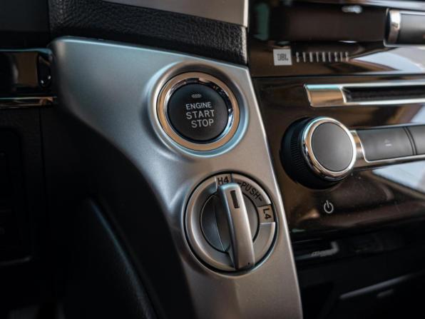 Toyota Land Cruiser 200 Series Рестайлинг 1 с пробегом 2014 года, цена 3 970 000 рублей, 330983 км, внедорожник, Автокод Объявления