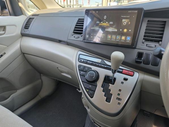Toyota ISis I Рестайлинг с пробегом 2013 года, цена 1 260 000 рублей, 72374 км, компактвэн, Автокод Объявления