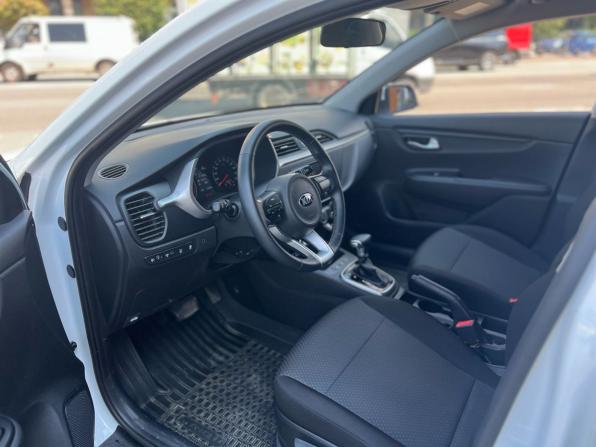 Kia Rio IV Рестайлинг с пробегом 2020 года, цена 1 650 000 рублей, 56600 км, седан, Автокод Объявления