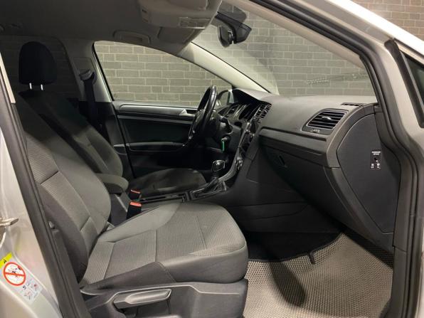 Volkswagen Golf VII Рестайлинг с пробегом 2019 года, цена 1 450 000 рублей, 238336 км, универсал, Автокод Объявления