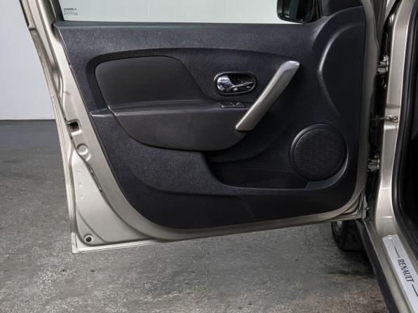 Renault Sandero II Рестайлинг с пробегом 2020 года, цена 1 090 000 рублей, 82250 км, хэтчбек, Автокод Объявления