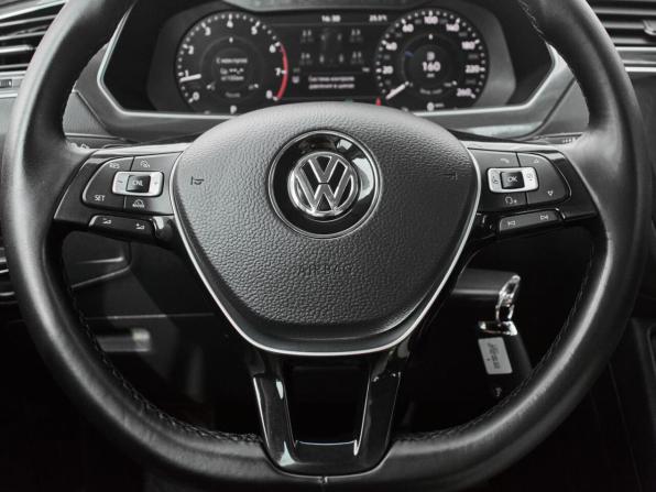 Volkswagen Tiguan II с пробегом 2018 года, цена 2 635 000 рублей, 100288 км, внедорожник, Автокод Объявления