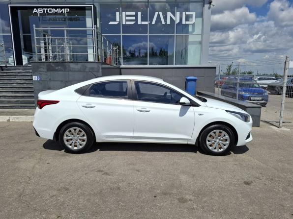 Hyundai Solaris II с пробегом 2017 года, цена 1 300 000 рублей, 67955 км, седан, Автокод Объявления