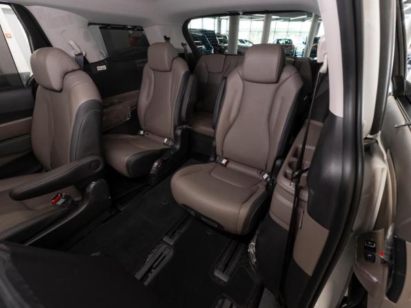 Kia Carnival IV Рестайлинг с пробегом 2025 года, цена 5 600 000 рублей, 9950 км, минивэн, Автокод Объявления