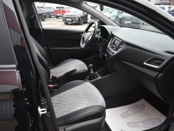 Hyundai Solaris II с пробегом 2017 года, цена 949 000 рублей, 142145 км, седан, Автокод Объявления