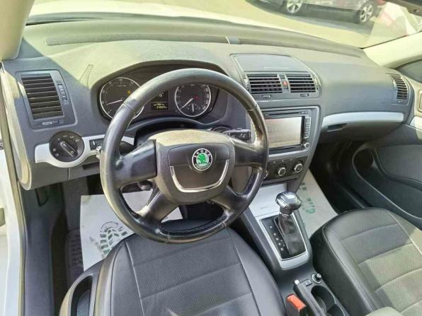 Skoda Octavia II (A5) Рестайлинг с пробегом 2011 года, цена 849 000 рублей, 240605 км, лифтбек, Автокод Объявления