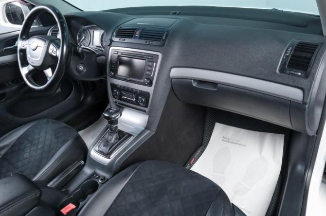 Skoda Octavia II (A5) Рестайлинг с пробегом 2013 года, цена 989 000 рублей, 224388 км, лифтбек, Автокод Объявления
