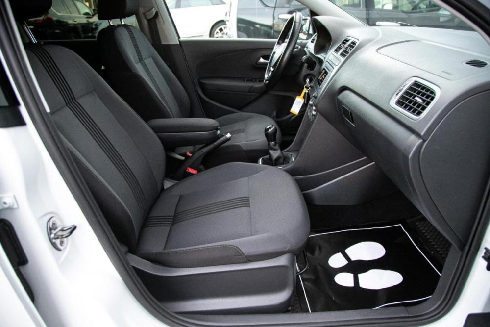 Volkswagen Polo V Рестайлинг Иркутск  - изображение 18
