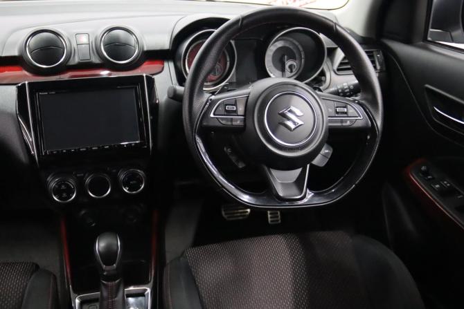 Suzuki Swift V с пробегом 2018 года, цена 1 355 550 рублей, 53082 км, хэтчбек, Автокод Объявления