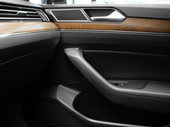 Volkswagen Passat B8 с пробегом 2018 года, цена 2 440 000 рублей, 87507 км, седан, Автокод Объявления
