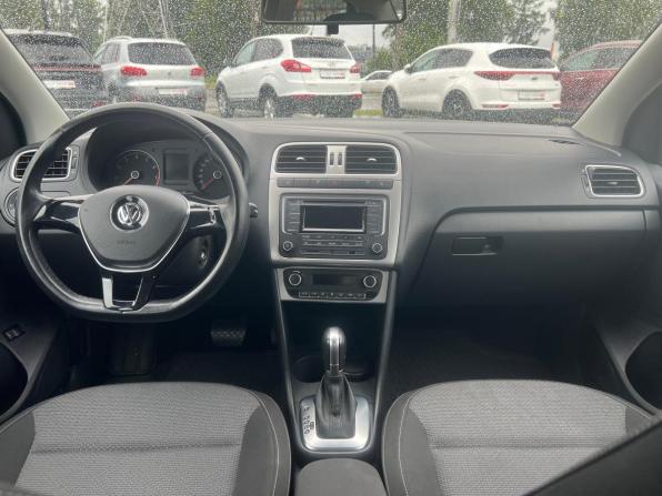 Volkswagen Polo V Рестайлинг с пробегом 2018 года, цена 1 395 000 рублей, 71204 км, седан, Автокод Объявления