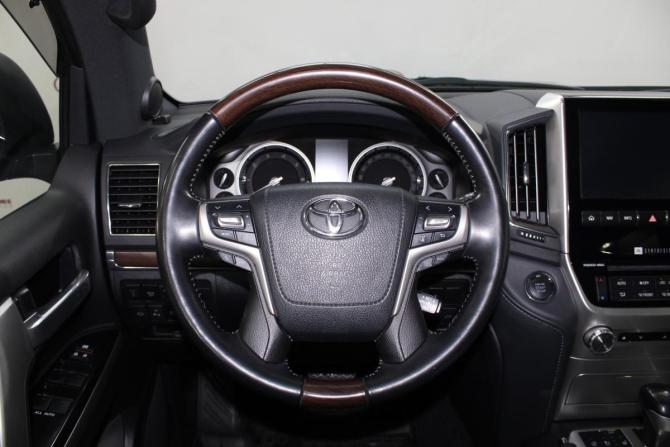 Toyota Land Cruiser 200 Series Рестайлинг 2 с пробегом 2018 года, цена 9 500 000 рублей, 54479 км, внедорожник, Автокод Объявления