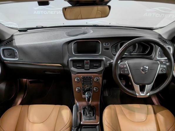 Volvo V40 II Рестайлинг с пробегом 2019 года, цена 1 600 000 рублей, 15000 км, хэтчбек, Автокод Объявления